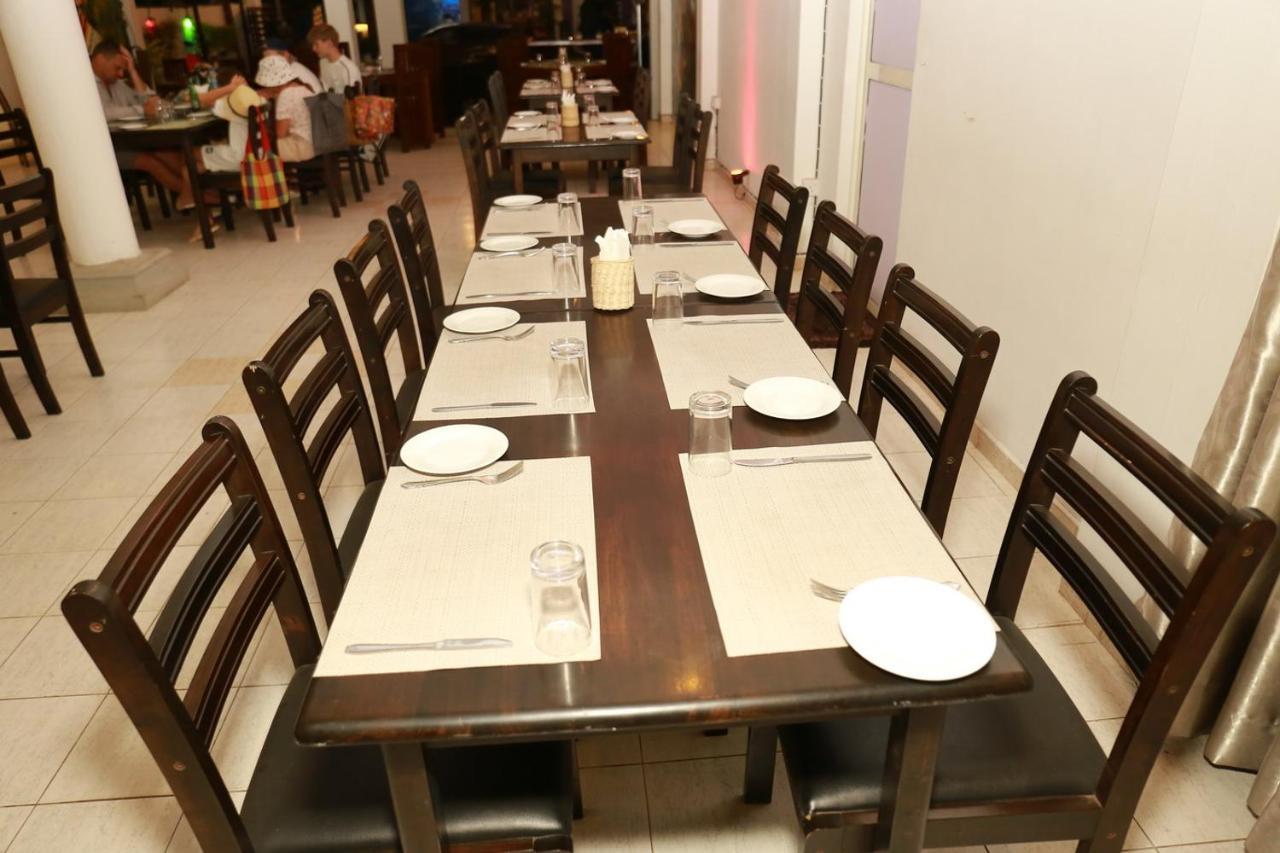 Coconut Primitive Hotel Negombo Ngoại thất bức ảnh