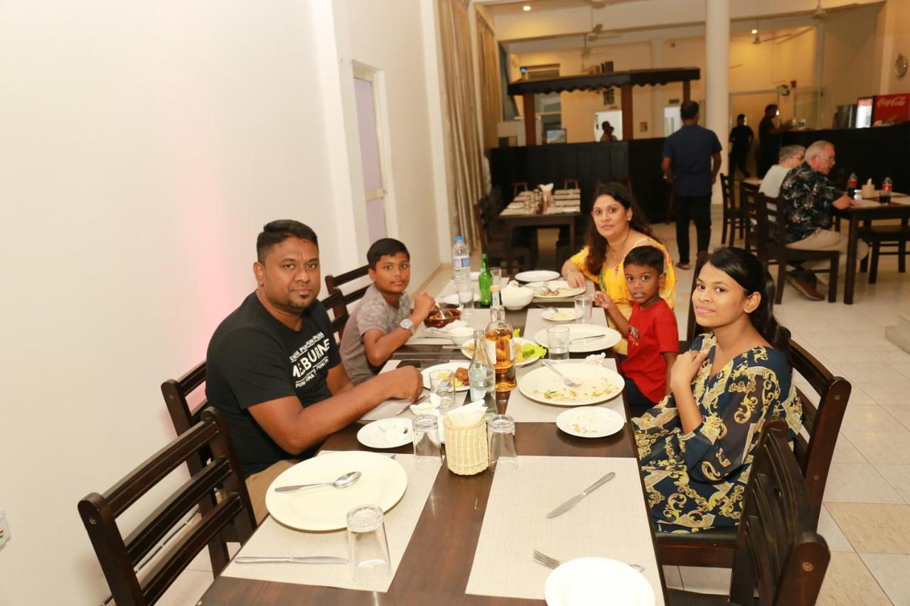 Coconut Primitive Hotel Negombo Ngoại thất bức ảnh